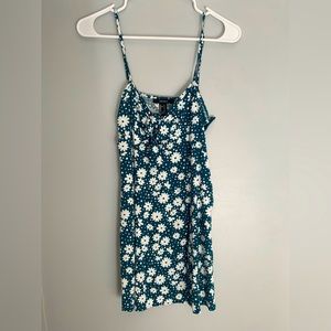 Short tie front dress, with adjustable straps